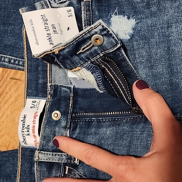 Abercrombie Girls High Rise Ankle Jeans - Picture 3 of 8